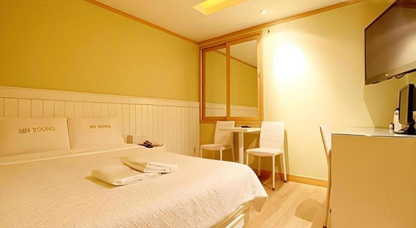 Sinyoung Motel Seoul Ngoại thất bức ảnh